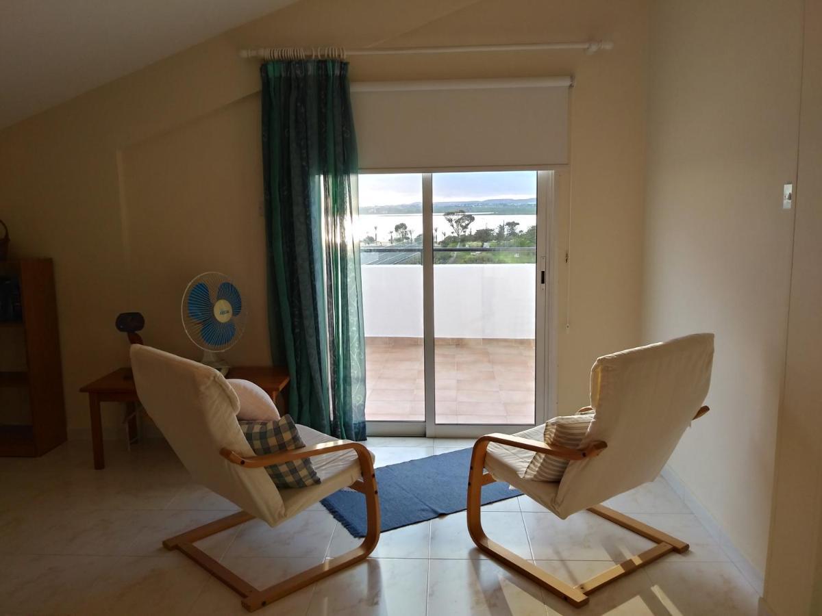 Must Stay - Sea & Salt Lake Panoramic View Apt Larnaca Bagian luar foto