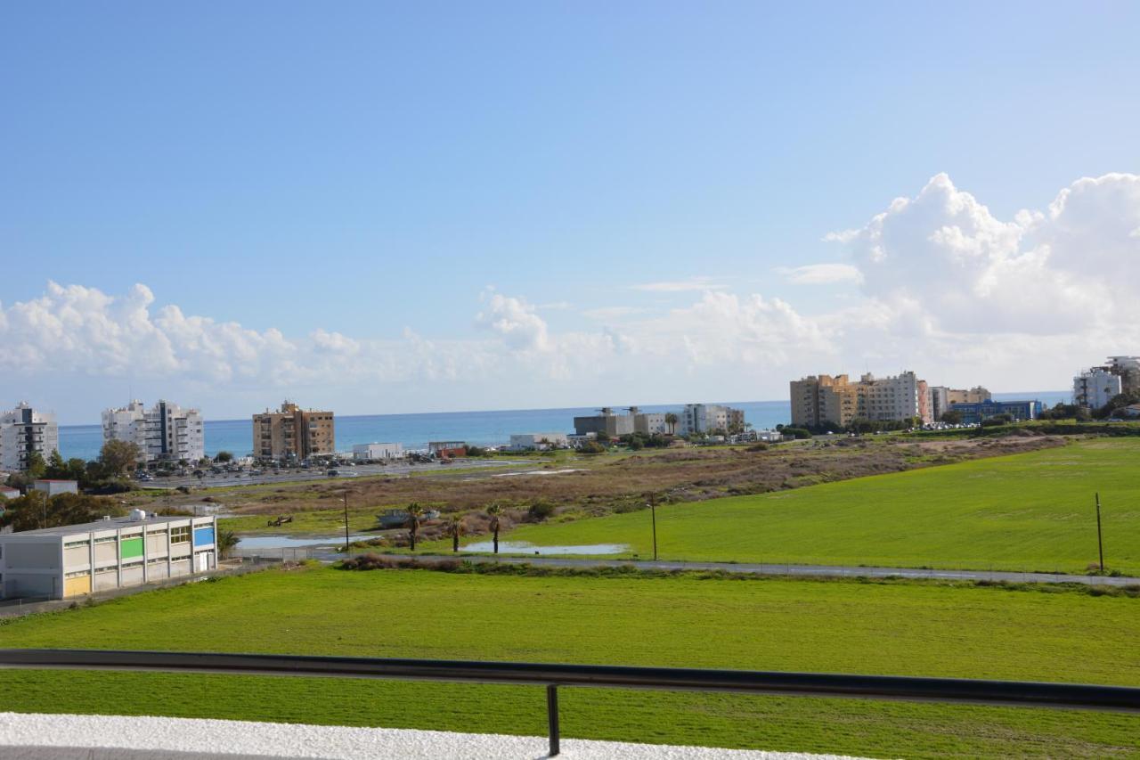 Must Stay - Sea & Salt Lake Panoramic View Apt Larnaca Bagian luar foto