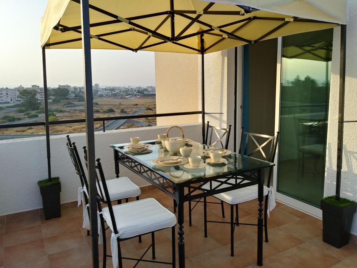 Must Stay - Sea & Salt Lake Panoramic View Apt Larnaca Bagian luar foto