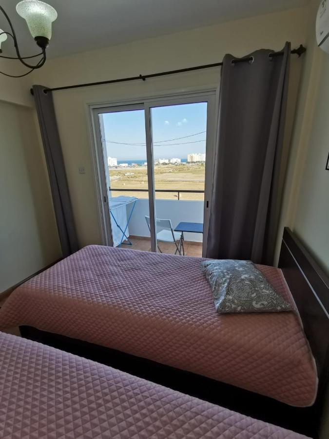 Must Stay - Sea & Salt Lake Panoramic View Apt Larnaca Bagian luar foto