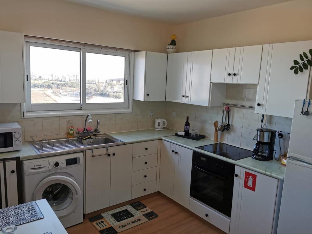 Must Stay - Sea & Salt Lake Panoramic View Apt Larnaca Bagian luar foto