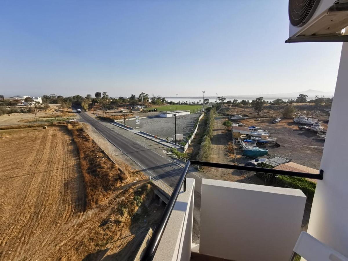 Must Stay - Sea & Salt Lake Panoramic View Apt Larnaca Bagian luar foto